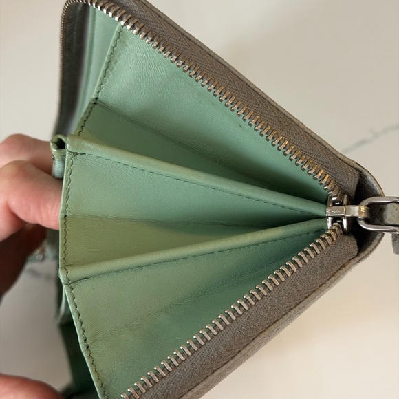 Authentic Prada Gray Leather wallet with mint interior - Picture 7 of 10